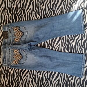 Women's Blue Capri with Embroidered Pockets 31